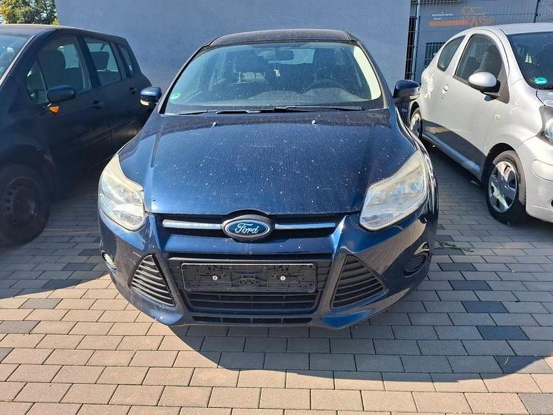 Usata Ford Focus Trend 95 CV (69 kW) 2011 Blu Berlina