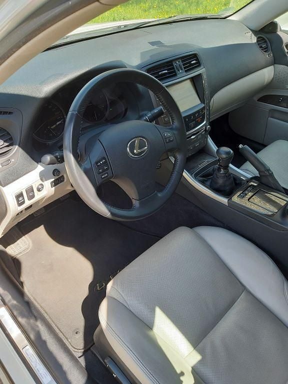 Second-hand Lexus IS220 177 CP (130 kW) 2010 Berlinǎ