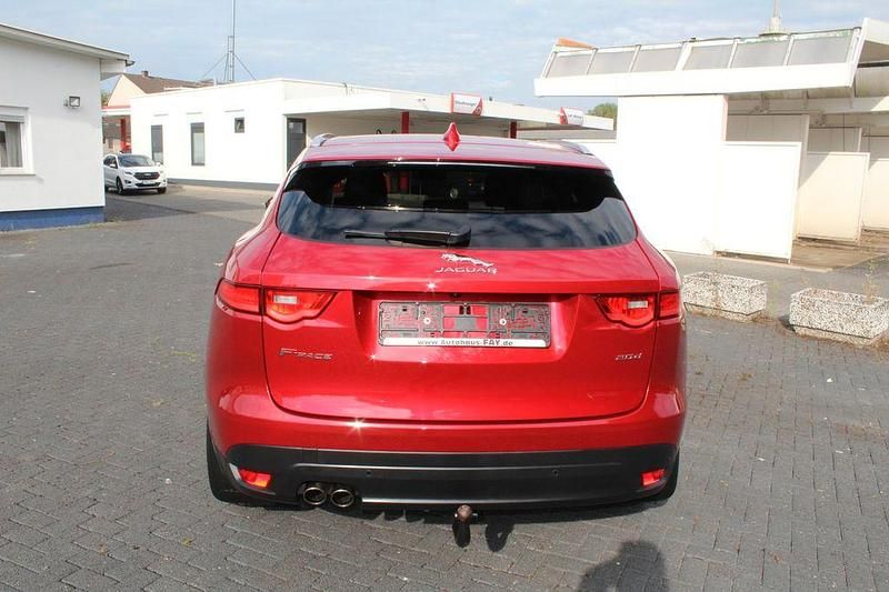 Gebraucht Jaguar F-Pace Ingenium 179 PS (131 kW) 2018 Rot SUV