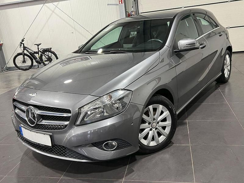 Mountaingrau Gebraucht 2013 Mercedes A180 Style Limousine | 11.995 € (Fairer Preis) - Bild 1/4