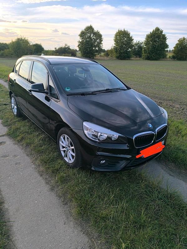 Schwarz Gebraucht 2015 BMW 218 Active Tourer Van / Kleinbus | 8.600 € (Guter Preis) - Bild 1/4