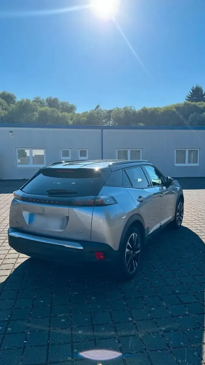 Gebraucht Peugeot e-2008 GT 100 kW (136 PS) 2021 Grau SUV