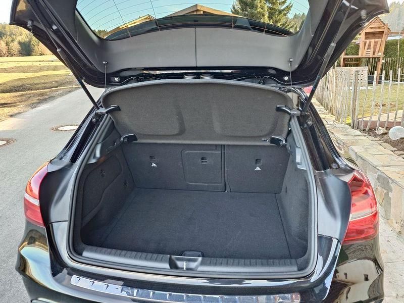 Gebraucht Mercedes GLA180 122 PS (89 kW) 2019 Schwarz SUV