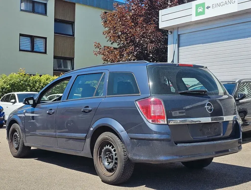 Gebraucht Opel Astra Edition 116 PS (85 kW) 2009 Grau Limousine