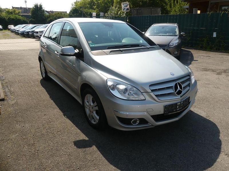 Gebraucht Mercedes B180 109 PS (80 kW) 2008 Silber Van / Kleinbus