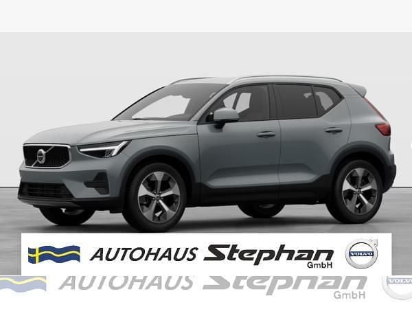 Schwarz (onyxblack metallic) Neu 2025 Volvo XC40 Core SUV | 36.698 € (Superpreis) - Bild 1/4
