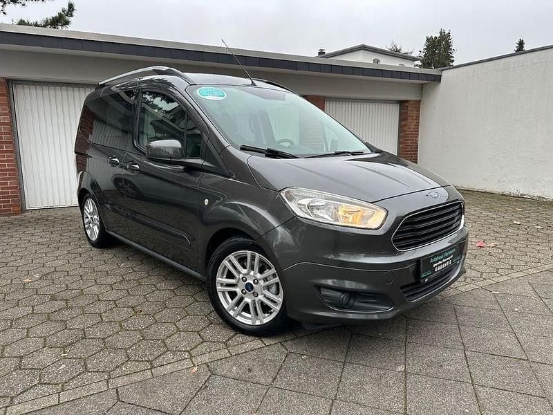 Grau Gebraucht 2016 Ford Tourneo Courier Titanium Van / Kleinbus | 8.950 € (Superpreis) - Bild 1/4