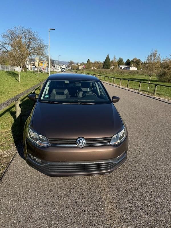 Gebraucht VW Polo 90 PS (66 kW) 2015 Braun Kleinwagen