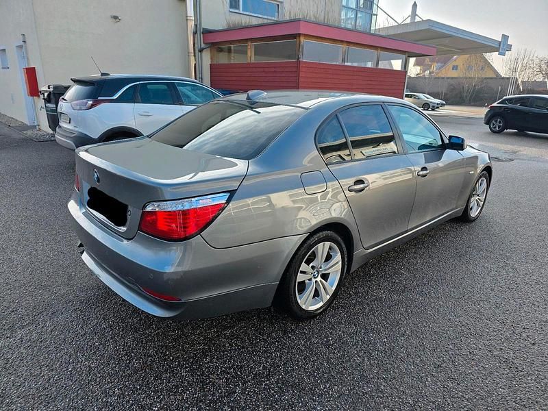 Gebraucht BMW 525 M Sport 197 PS (144 kW) 2009 Grau Limousine