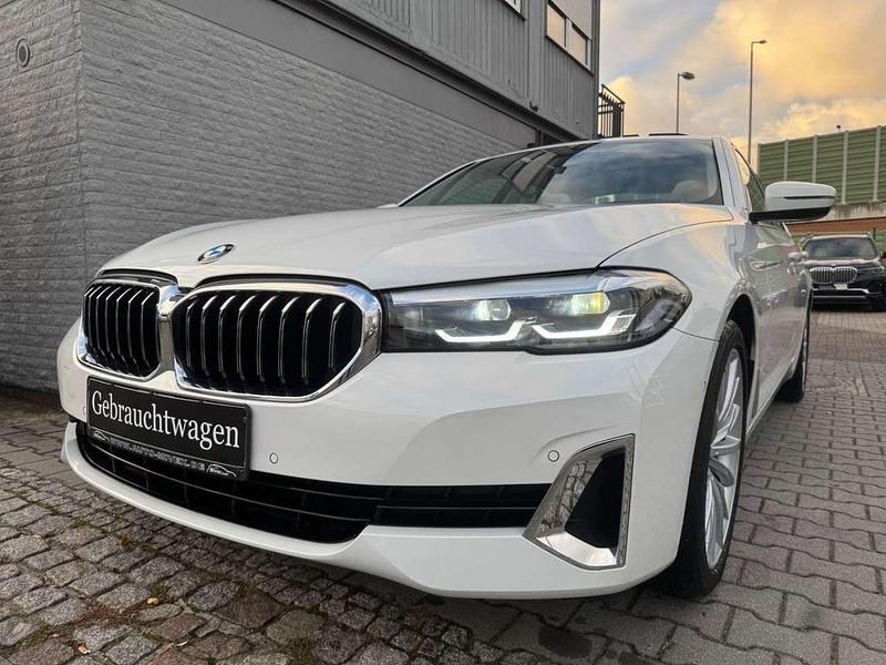 Alpinweiss iii Gebraucht 2023 BMW 520 Luxury Line Limousine | 36.500 € (Superpreis) - Bild 1/4