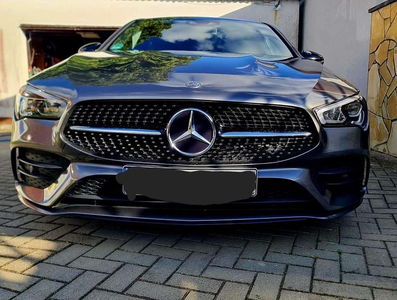 Grau Gebraucht 2020 Mercedes CLA180 Shooting Brake AMG line Kombi | 22.899 € (Fairer Preis) - Bild 1/4