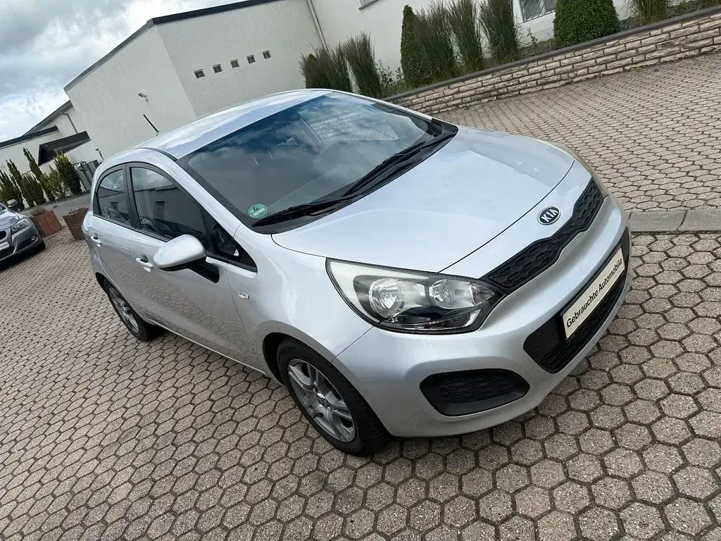 Gebraucht Kia Rio Edition 7 109 PS (80 kW) 2011 Silber Limousine