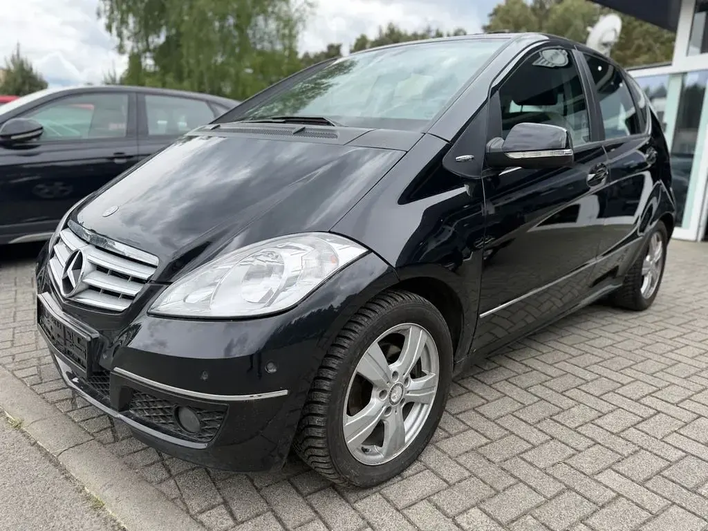 Gebraucht Mercedes A180 109 PS (80 kW) 2011 Schwarz Limousine