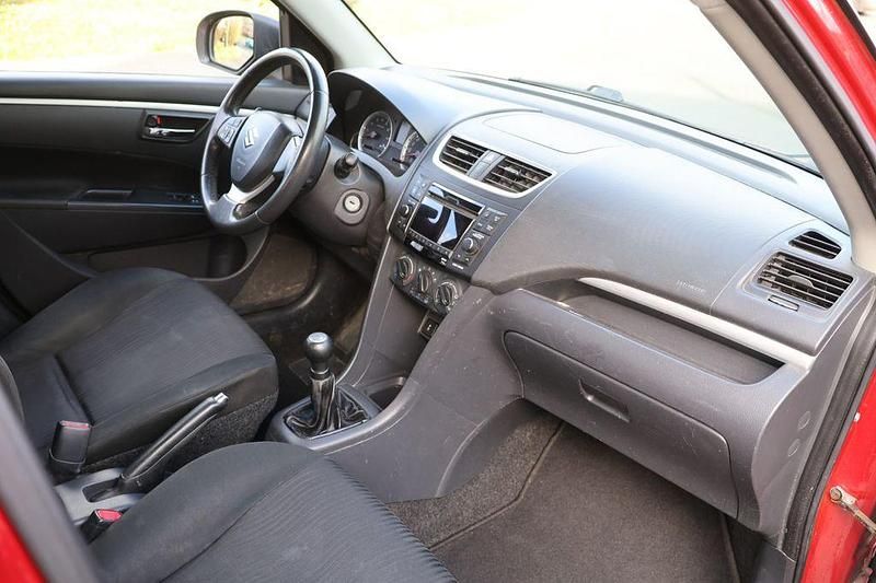 Gebraucht Suzuki Swift 94 PS (69 kW) 2010 Rot Kleinwagen