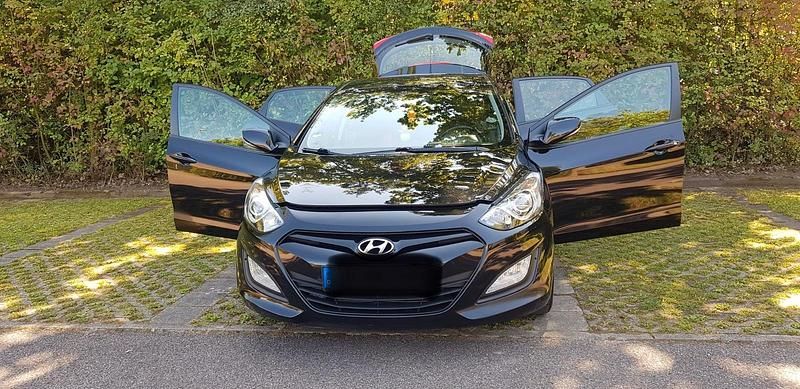 Gebraucht Hyundai i30 99 PS (72 kW) 2013 Schwarz Limousine