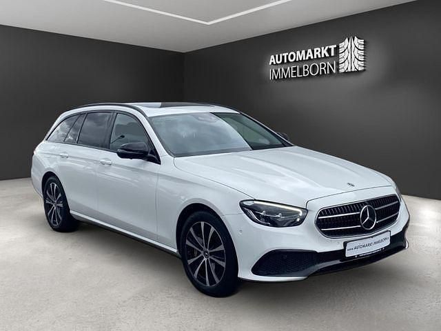 Polarweiss unilack Gebraucht 2021 Mercedes E300 Night Kombi | 30.790 € (Fairer Preis) - Bild 1/4
