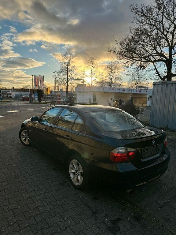 Gebraucht BMW 320 150 PS (110 kW) 2005 Schwarz Limousine