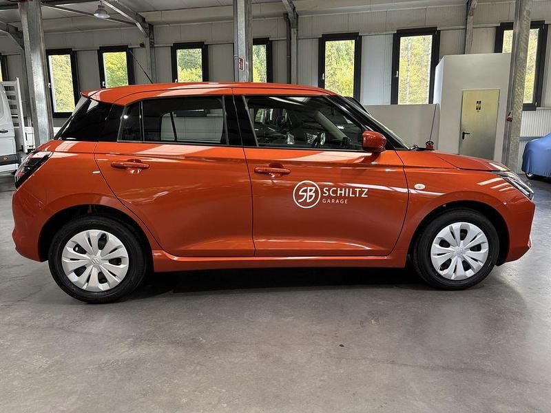 Gebraucht Suzuki Swift GL 83 PS (61 kW) 2025 Orange Limousine