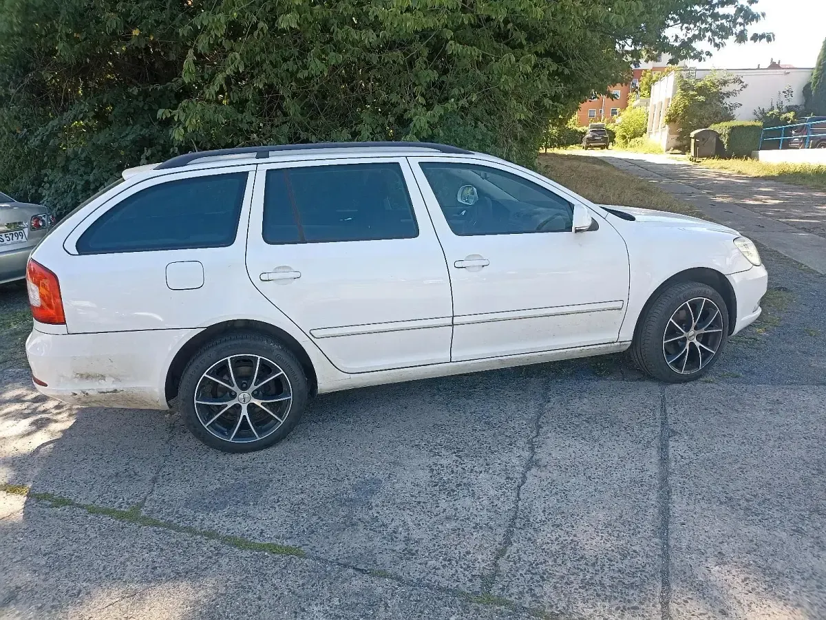 Gebraucht Skoda Octavia 140 PS (102 kW) 2011 Weiß Kombi
