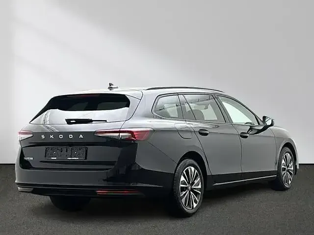 Gebraucht Skoda Superb Selection 150 PS (110 kW) 2025 Onyxschwarz metallic Kombi