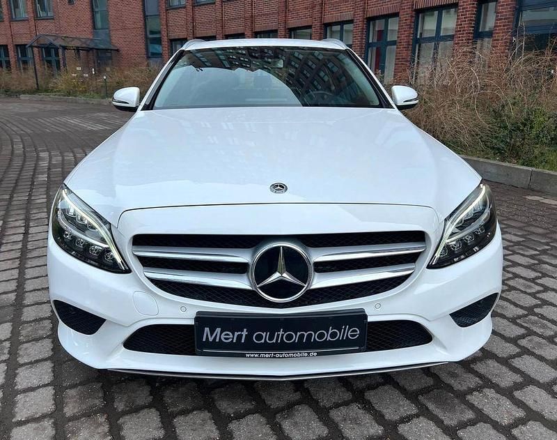 Gebraucht Mercedes C300e 194 PS (142 kW) 2020 Polarweiss Kombi
