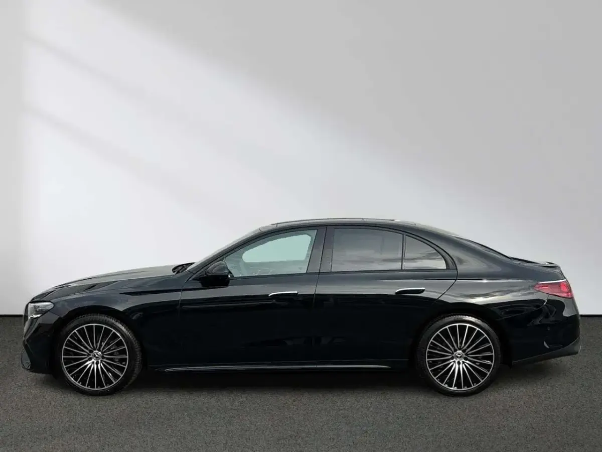 Gebraucht Mercedes E220 AMG 197 PS (144 kW) 2026 Schwarz Limousine
