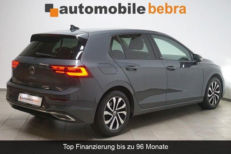 Gebraucht VW Golf VIII Active 150 PS (110 kW) 2022 Grau Limousine