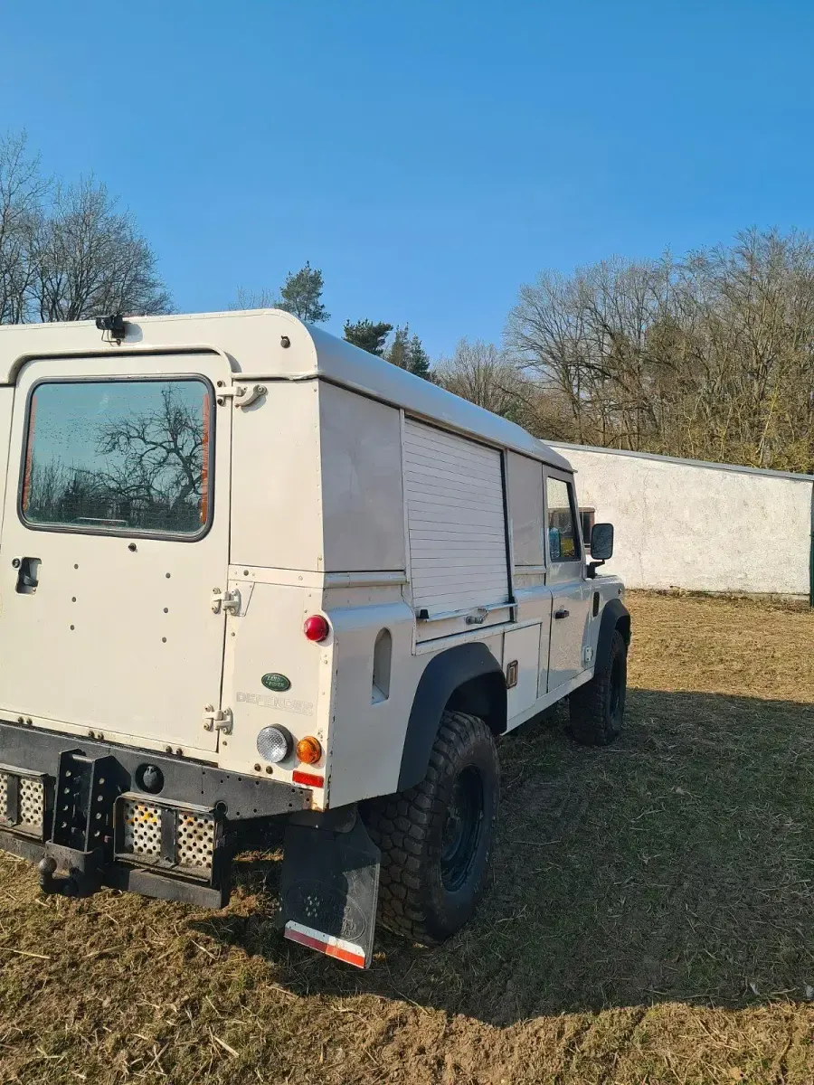Gebraucht Land Rover Defender 122 PS (89 kW) 2010 Weiß Pickup