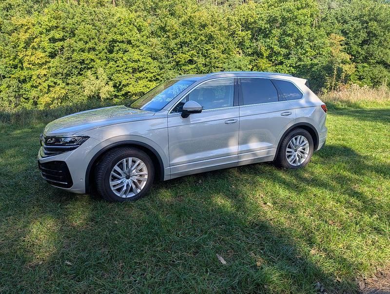 Gebraucht VW Touareg Elegance 231 PS (169 kW) 2024 Sechura beige SUV