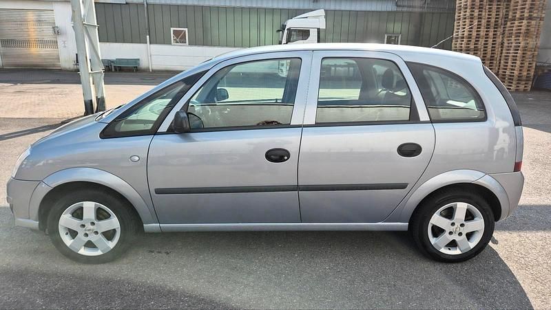 Gebraucht Opel Meriva 100 PS (73 kW) 2009 Silber Van / Kleinbus