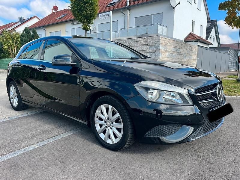 Schwarz Gebraucht 2013 Mercedes A180 Limousine | 8.300 € (Fairer Preis) - Bild 1/4