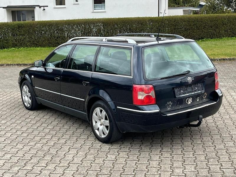 Gebraucht VW Passat 131 PS (96 kW) 2002 Schwarz Kombi