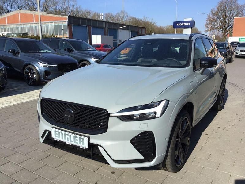 Neu Volvo XC60 Plus 253 PS (186 kW) 2026 Grau SUV