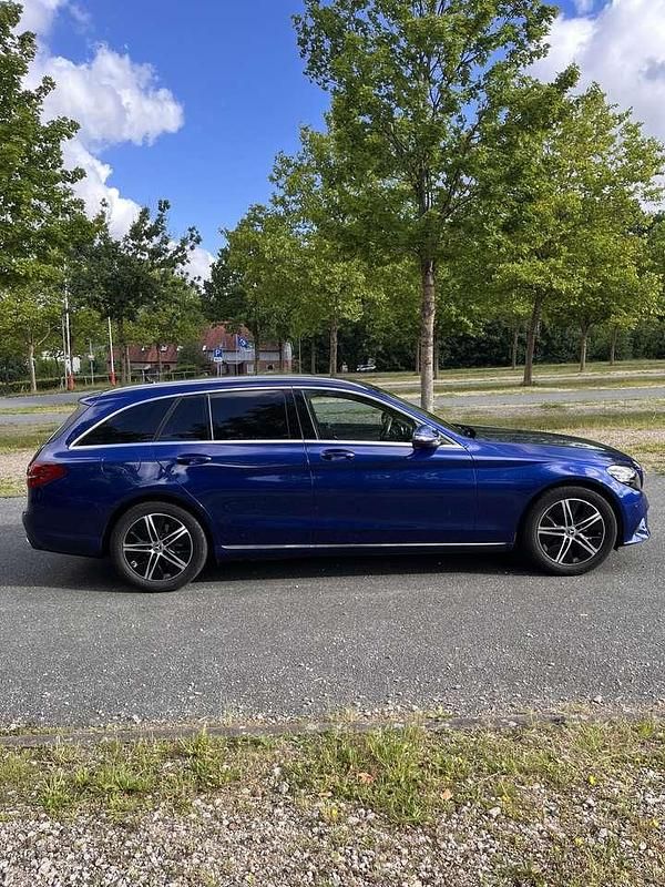 Gebraucht Mercedes C220 194 PS (142 kW) 2020 Blau Kombi