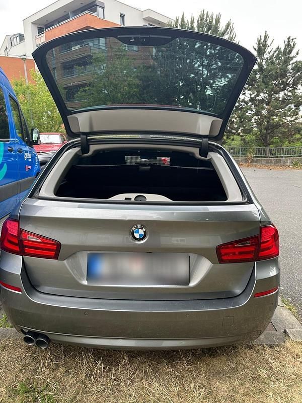 Gebraucht BMW 525 204 PS (150 kW) 2011 Grau Kombi
