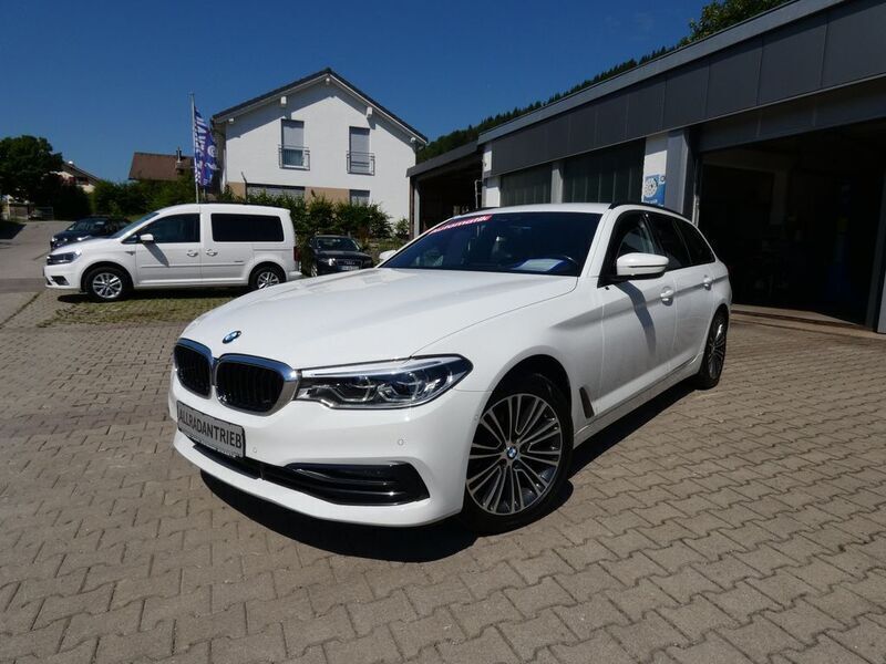 Weiß Gebraucht 2019 BMW 520 Sport Line Kombi | 20.990 € (Guter Preis) - Bild 1/4