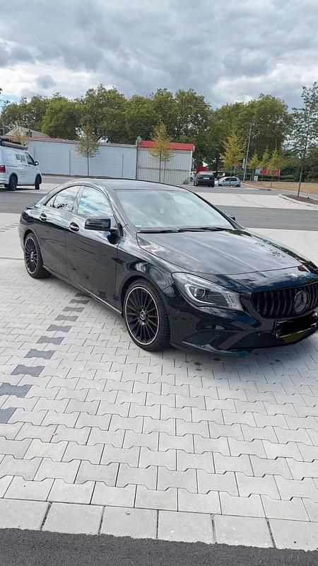 Gebraucht Mercedes CLA180 122 PS (89 kW) 2015 Schwarz Limousine
