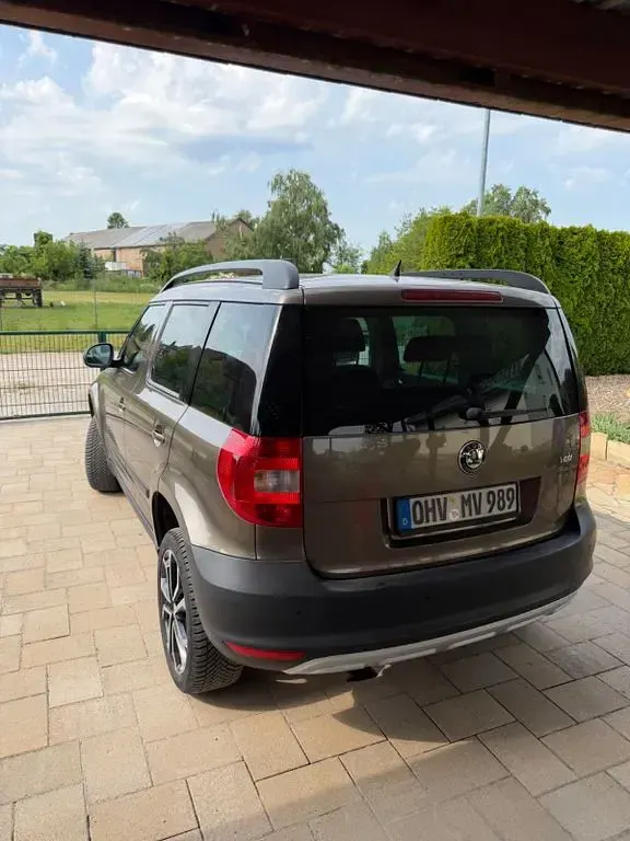 Używany Skoda Yeti Plus Edition 105 KM (77 kW) 2012 Brązowy SUV