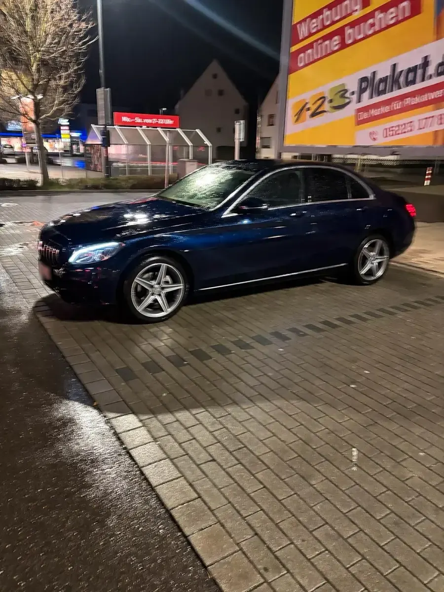 Gebraucht Mercedes C180 116 PS (85 kW) 2019 Blau Limousine