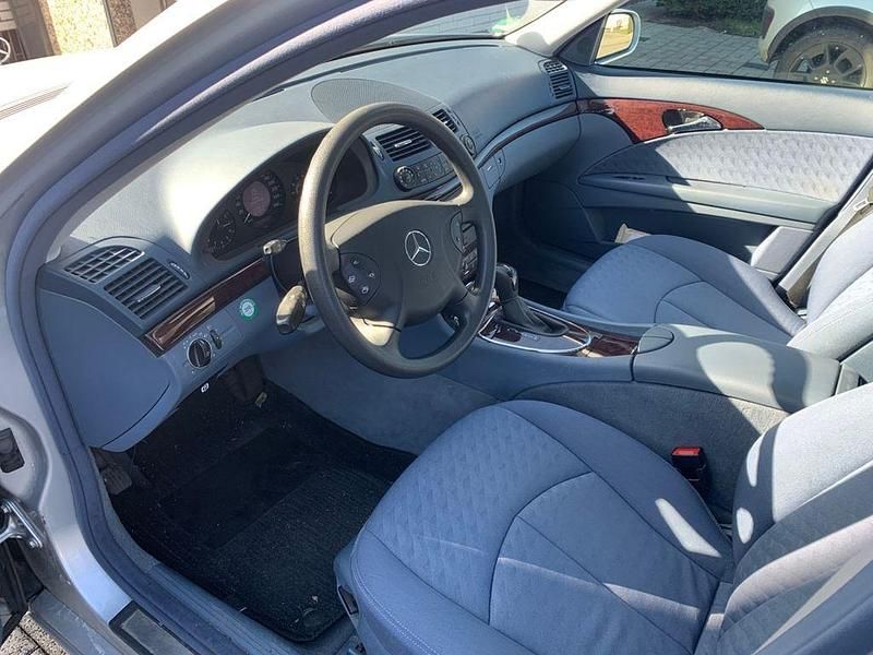 Gebraucht Mercedes E200 Classic 163 PS (119 kW) 2005 Silber Limousine