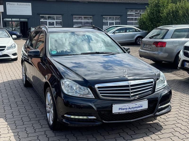 Schwarz Gebraucht 2013 Mercedes C180 Kombi | 10.999 € (Fairer Preis) - Bild 1/4