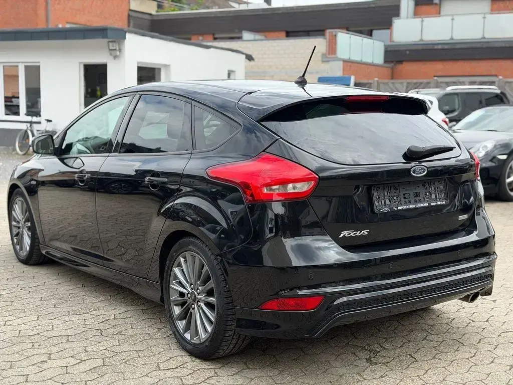 Usata Ford Focus ST-Line 182 CV (133 kW) 2017 Nero Berlina