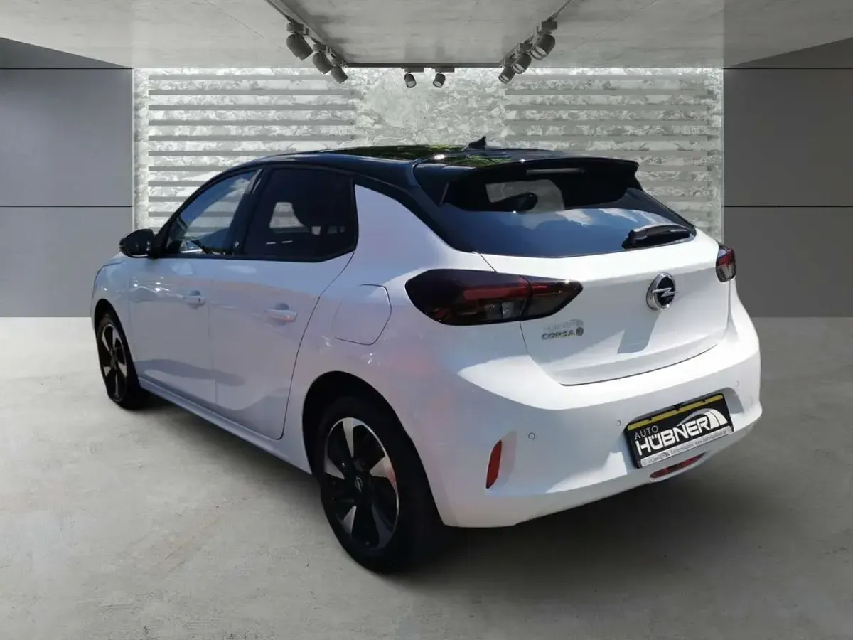 Gebraucht Opel Corsa-e Edition 100 kW (136 PS) 2022 Jade weiss/arktis weiss Kleinwagen