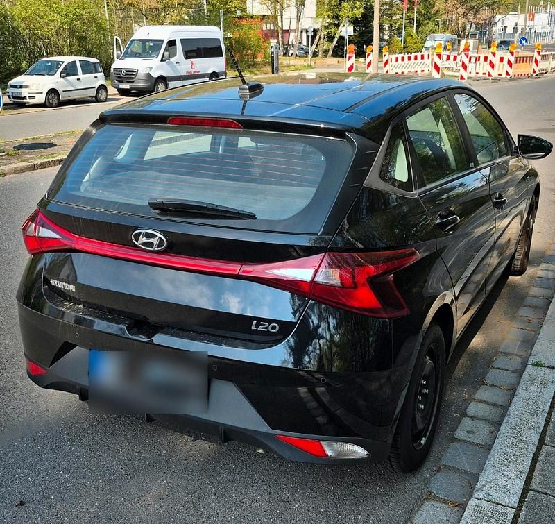Gebraucht Hyundai i20 Select 101 PS (74 kW) 2021 Schwarz Kleinwagen