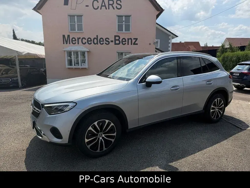 Gebraucht Mercedes GLC220 Advanced Plus 197 PS (144 kW) 2024 Hightechsilbermet. SUV