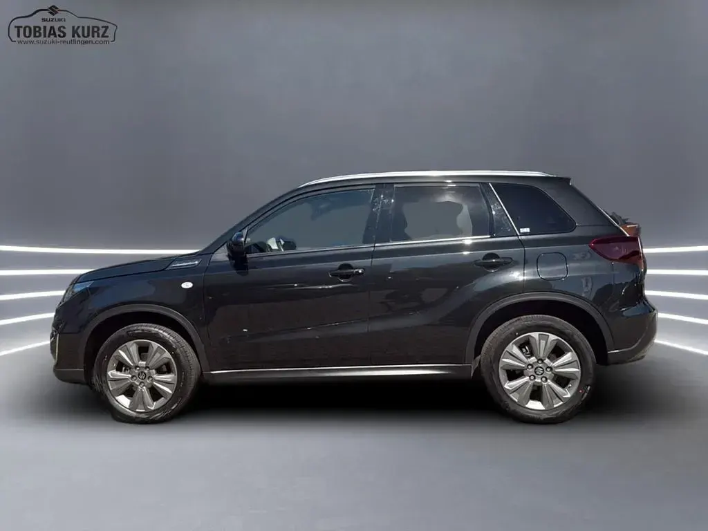 Gebraucht Suzuki Vitara Comfort 102 PS (75 kW) 2022 Schwarz SUV