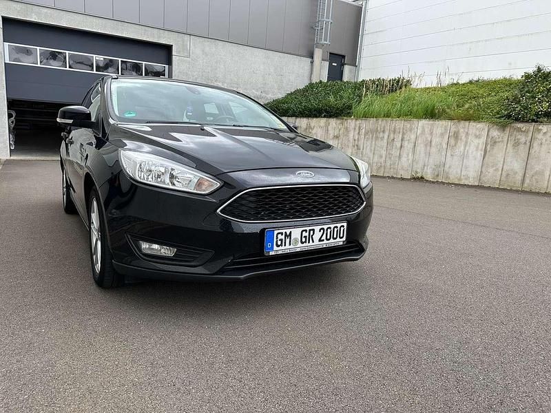 Schwarz Gebraucht 2015 Ford Focus Kombi | 5.490 € (Fairer Preis) - Bild 1/4