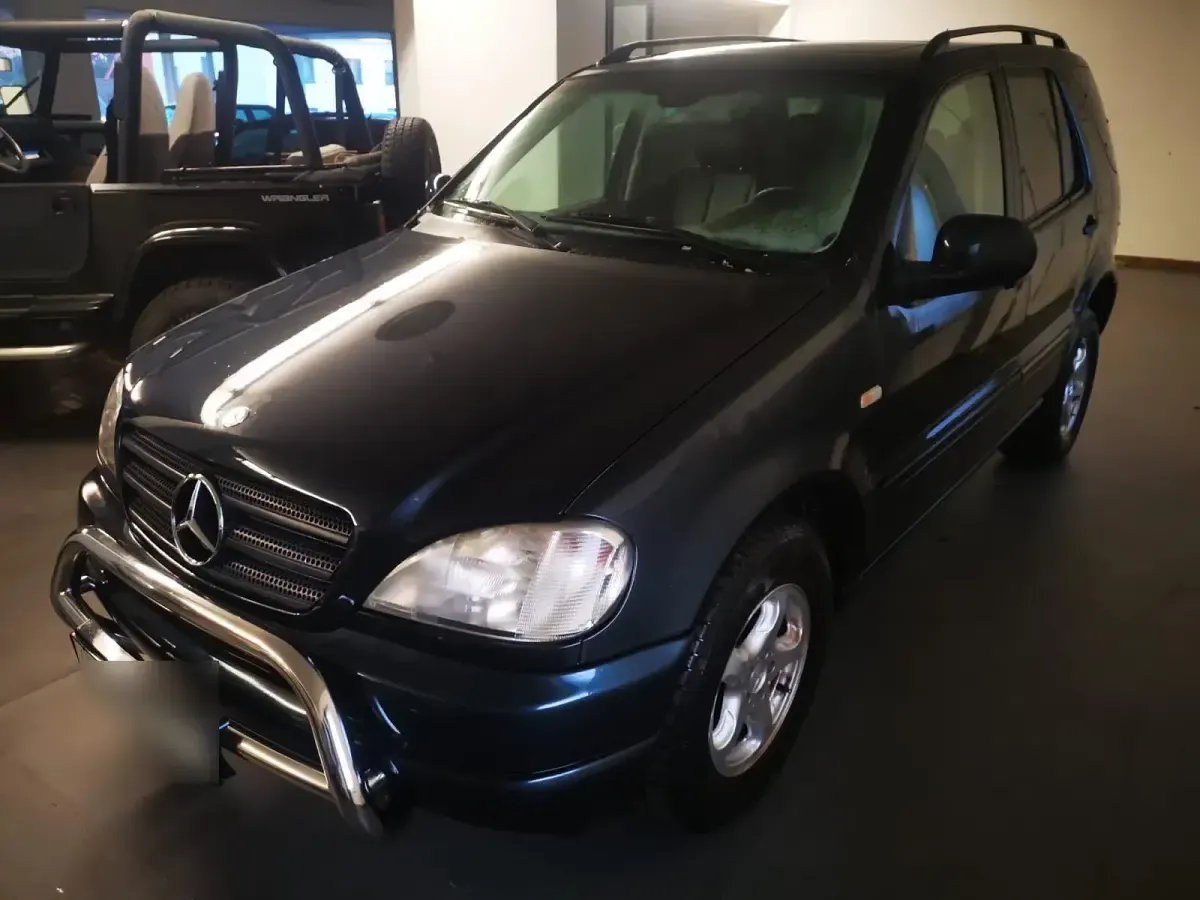 Gebraucht Mercedes ML320 218 PS (160 kW) 2001 Schwarz SUV