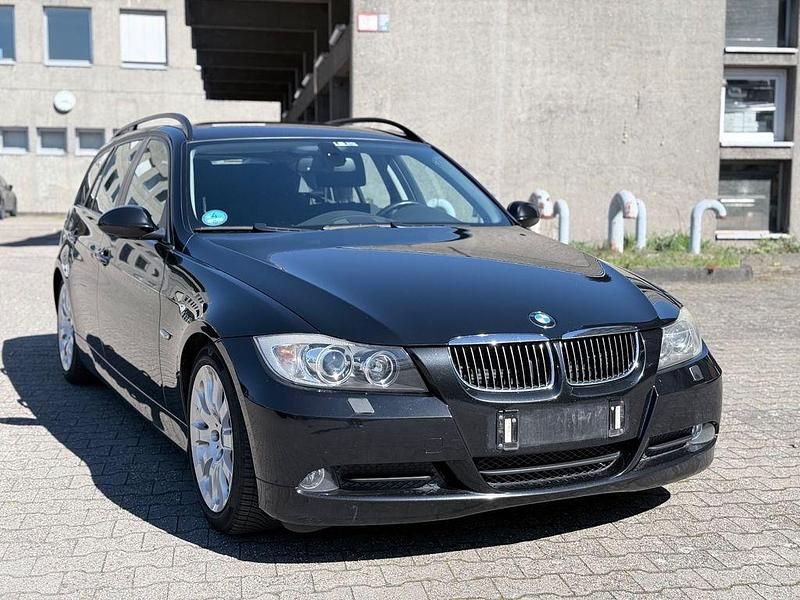 Gebraucht BMW 320 177 PS (130 kW) 2008 Schwarz Kombi
