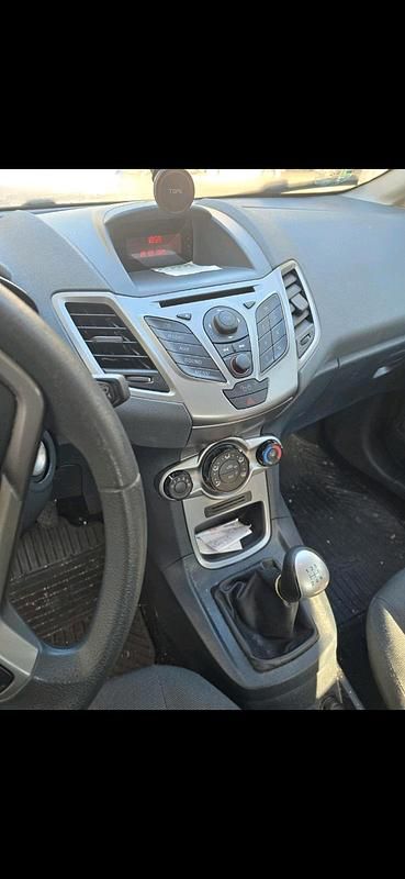 Gebraucht Ford Fiesta 85 PS (62 kW) 2011 Blau Kleinwagen